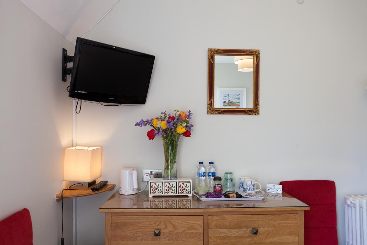 Fern Lodge Guesthouse Hythe  Exterior photo