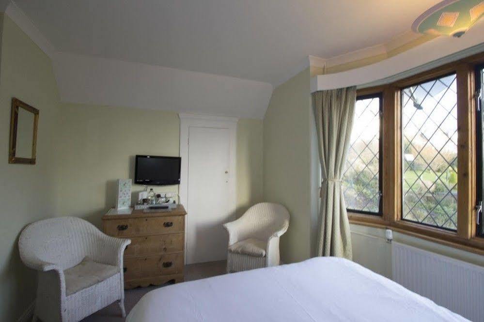 Fern Lodge Guesthouse Hythe  Exterior photo
