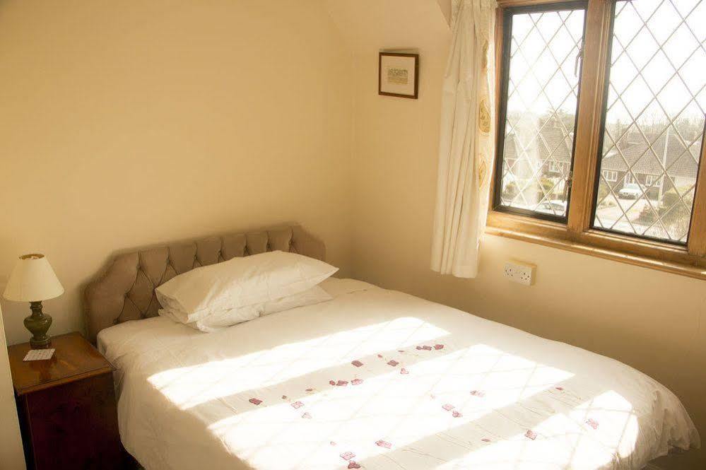 Fern Lodge Guesthouse Hythe  Exterior photo