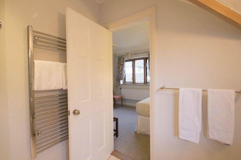 Fern Lodge Guesthouse Hythe  Exterior photo